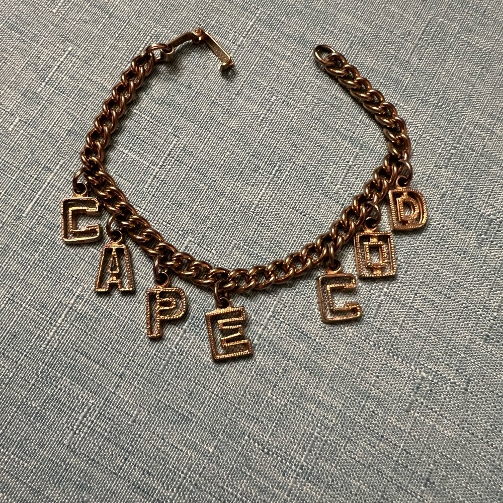 Vintage gold tone Cape Cod charm bracelet 7.25”